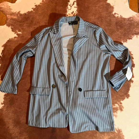 ASOS new with tags blazer 
size 6
No flaws - Picture 3 of 7